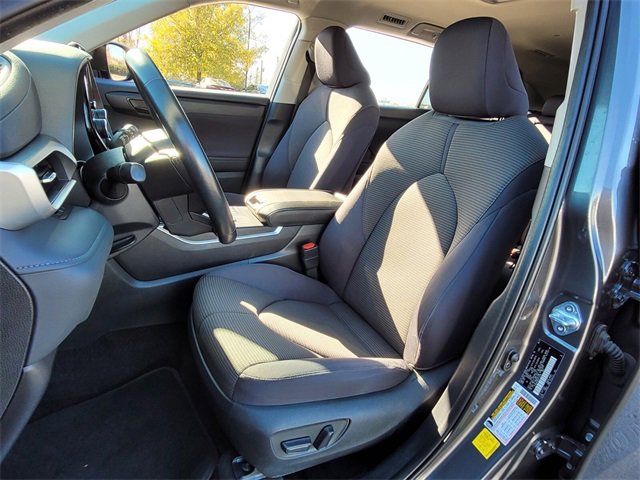 Used 2023 Toyota Highlander LE image 9
