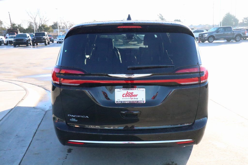 New 2026 Chrysler Pacifica Select FWD image 22