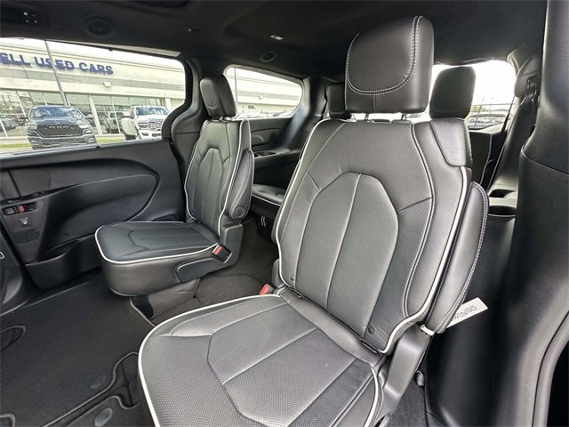 New 2026 Chrysler Pacifica Limited image 16