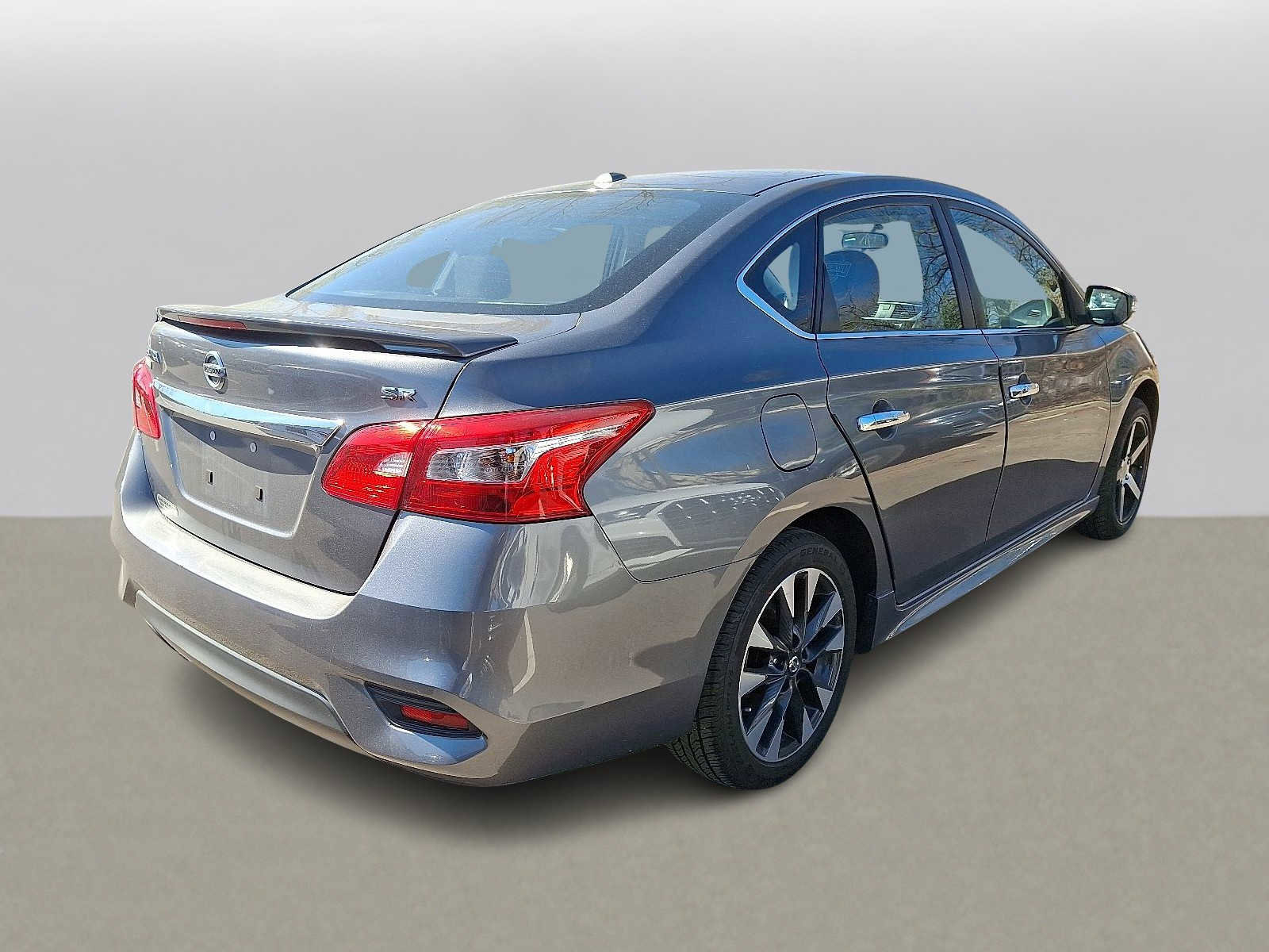 Used 2018 Nissan Sentra SR image 3