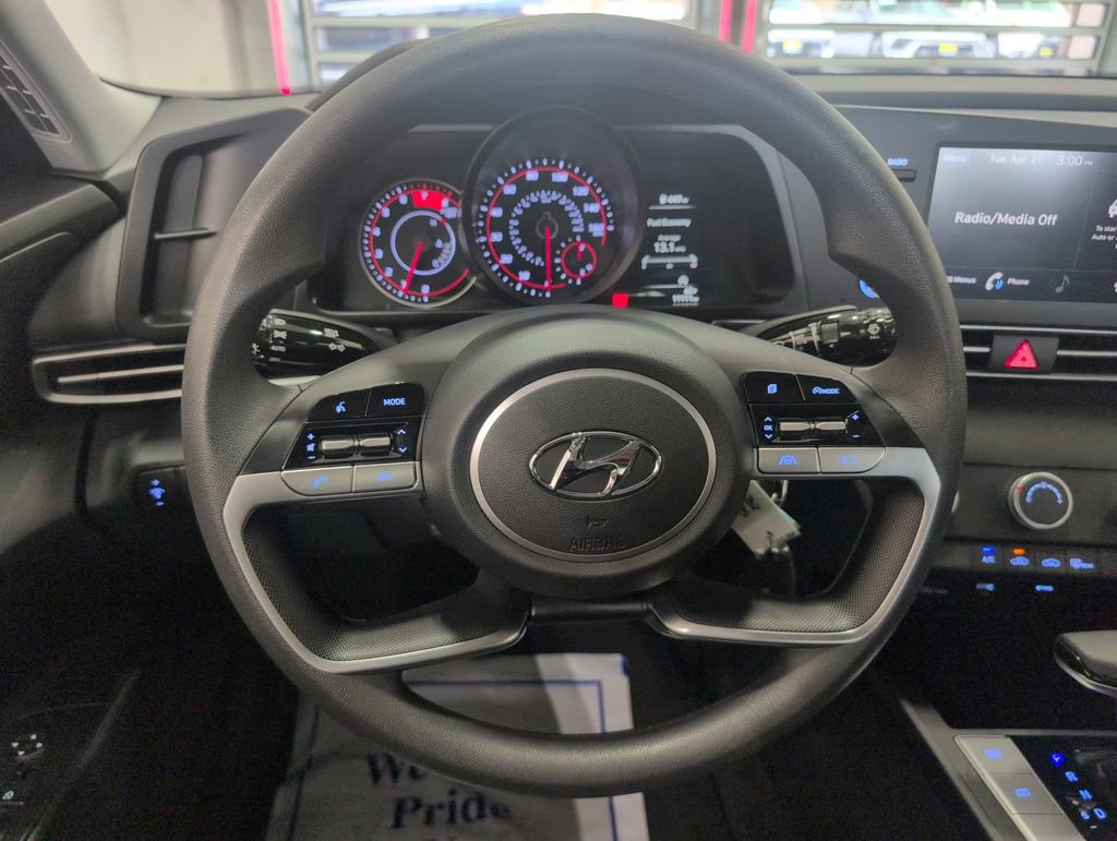 Used 2023 Hyundai Elantra SE w/ Cargo Package image 15
