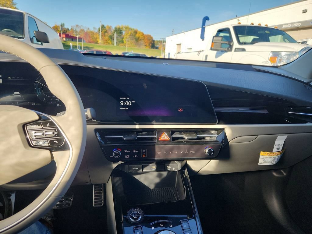 New 2025 Kia Niro Wave w/ Wave Preserve Package FWD image 16