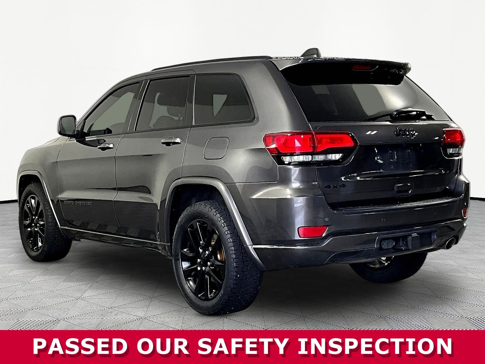 Used 2019 Jeep Grand Cherokee Altitude AWD/4WD image 4