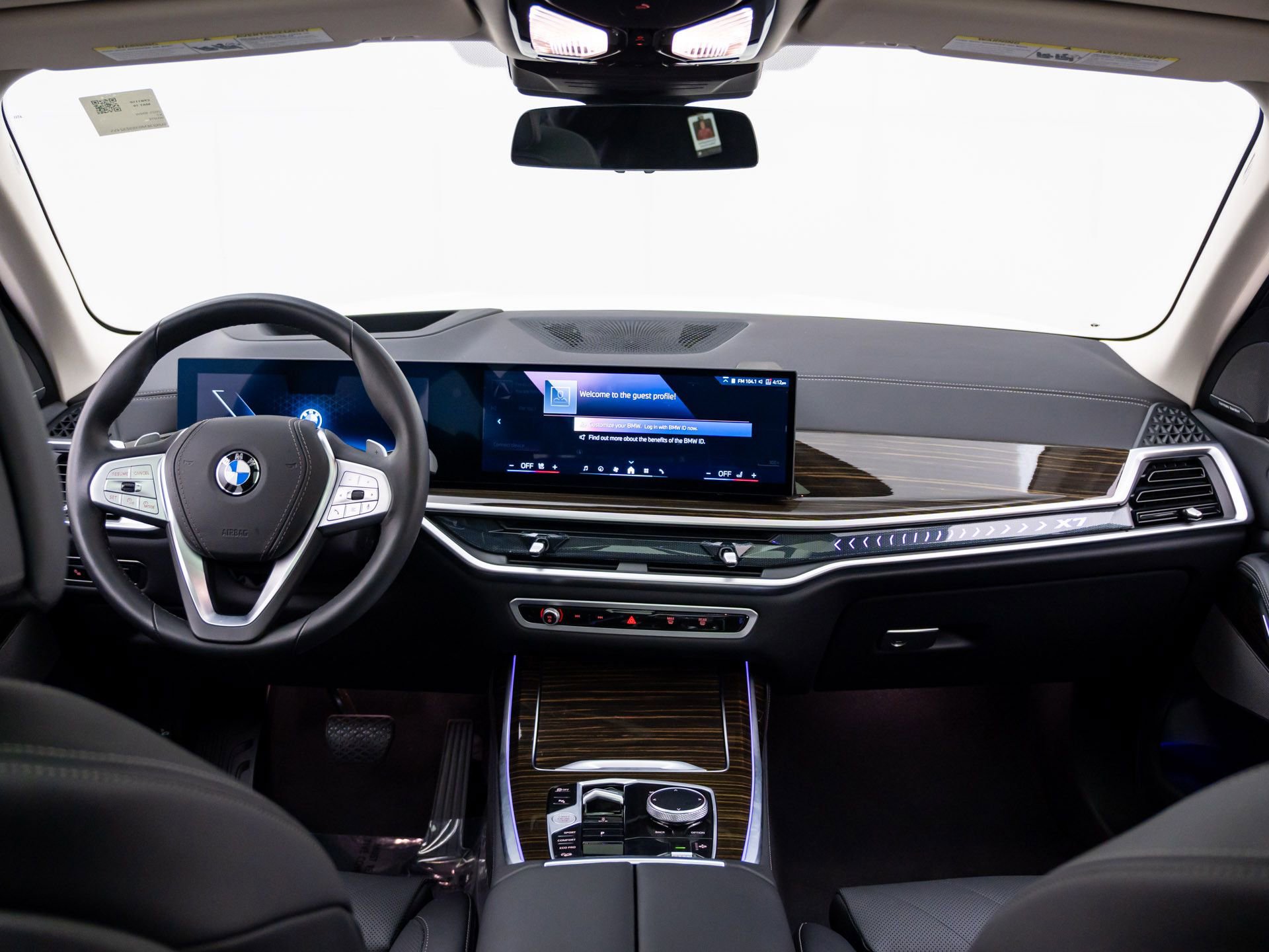 Used 2025 BMW X7 xDrive40i w/ Premium Package AWD/4WD image 10