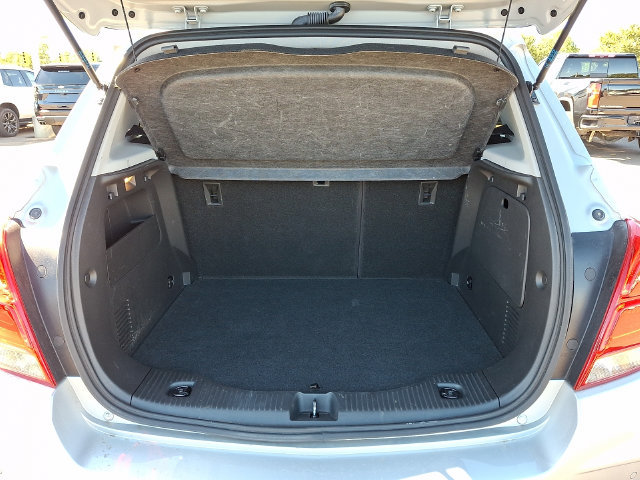 Used 2020 Chevrolet Trax LT w/ Sun & Sound Package FWD image 28