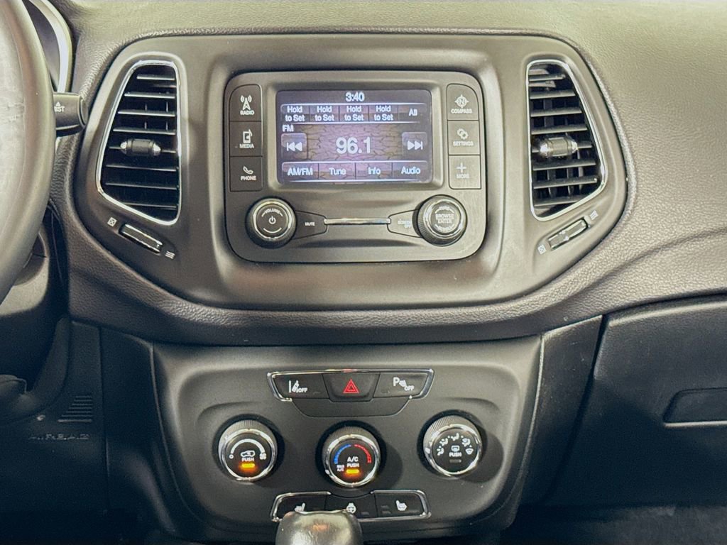 Used 2017 Jeep Compass Latitude FWD image 13