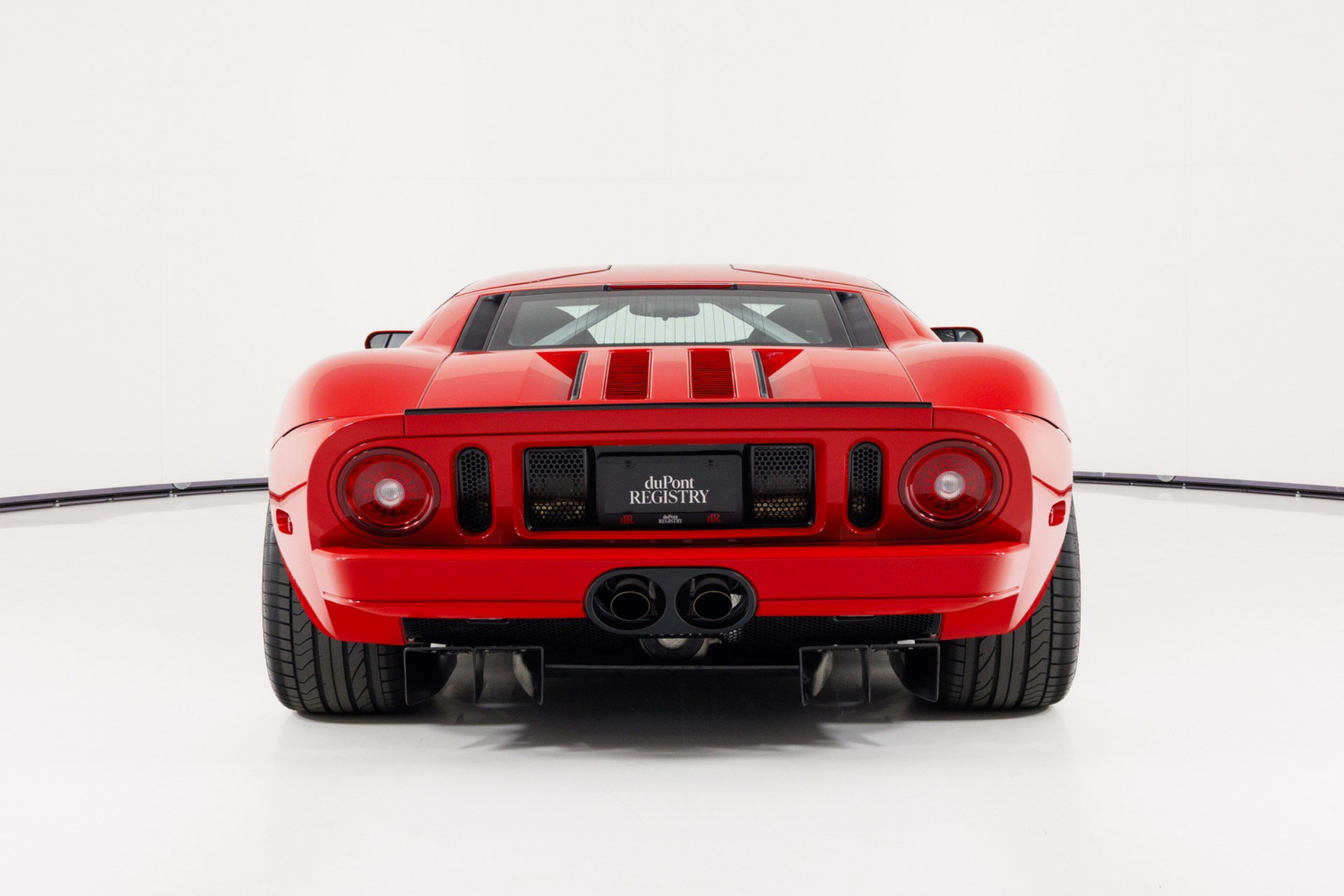 Used 2006 Ford GT RWD image 4