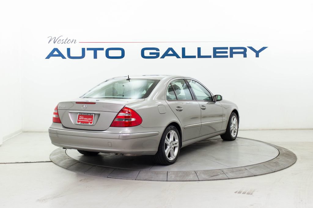 Used 2005 Mercedes-Benz E 500 Sedan w/ Lighting Pkg image 5