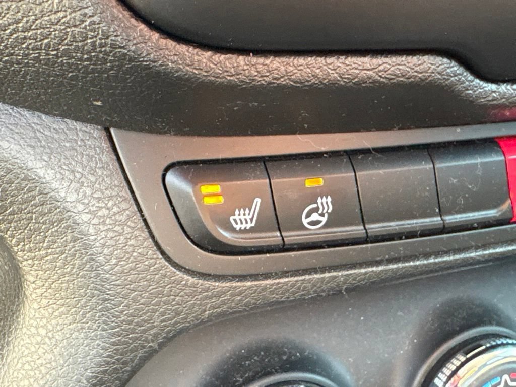 Used 2017 Jeep Renegade Latitude w/ Cold Weather Group AWD/4WD image 6