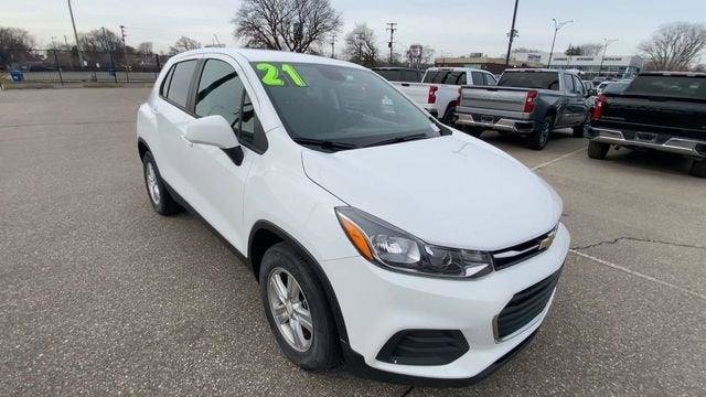 Used 2021 Chevrolet Trax LS w/ Tint and Cruise Package FWD image 5