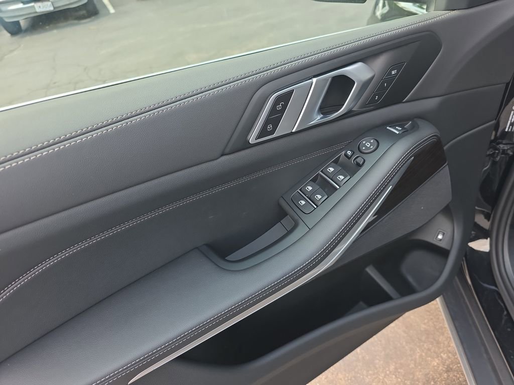 Used 2025 BMW X5 xDrive50e image 21