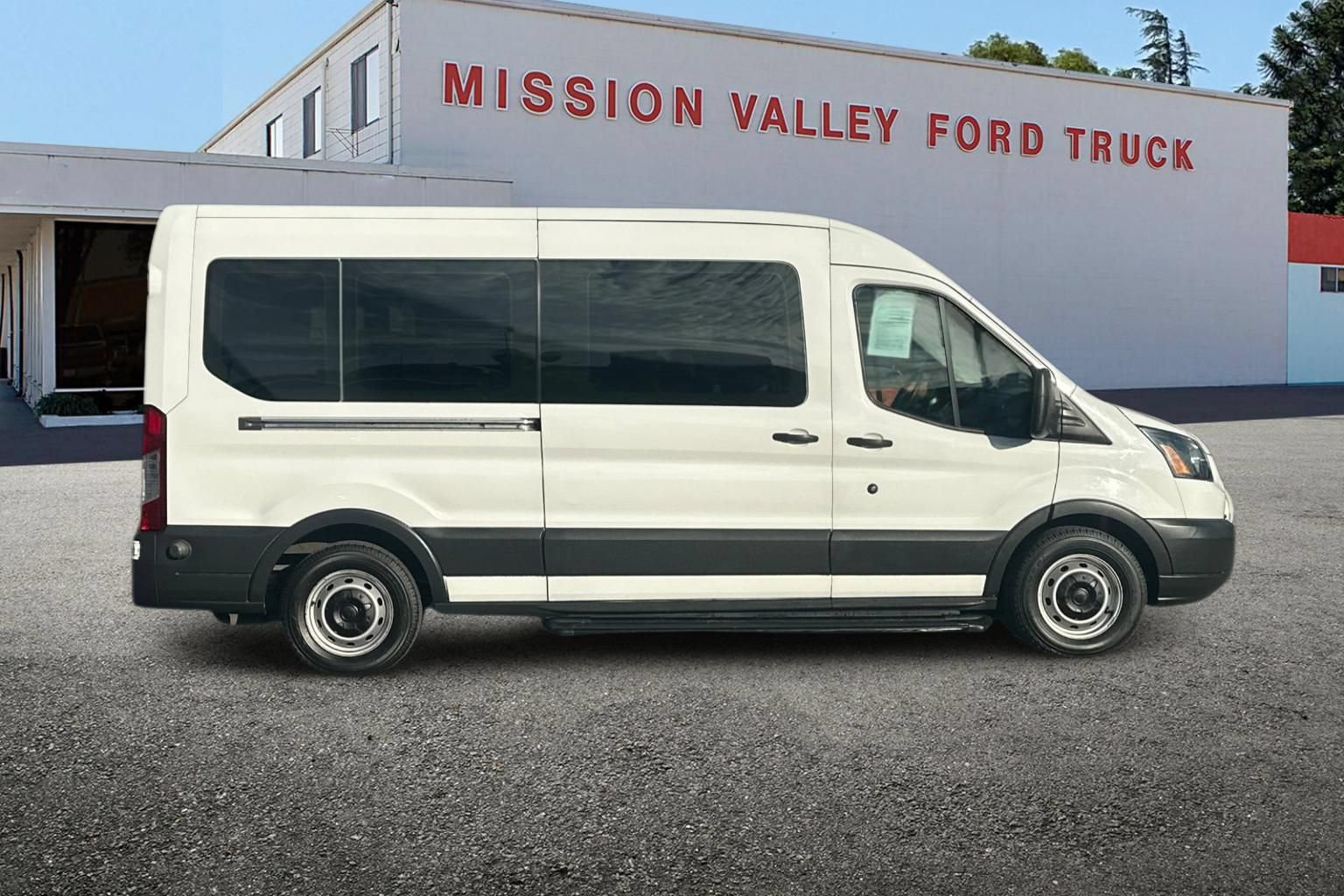 Used 2016 Ford Transit 350 XL RWD image 3