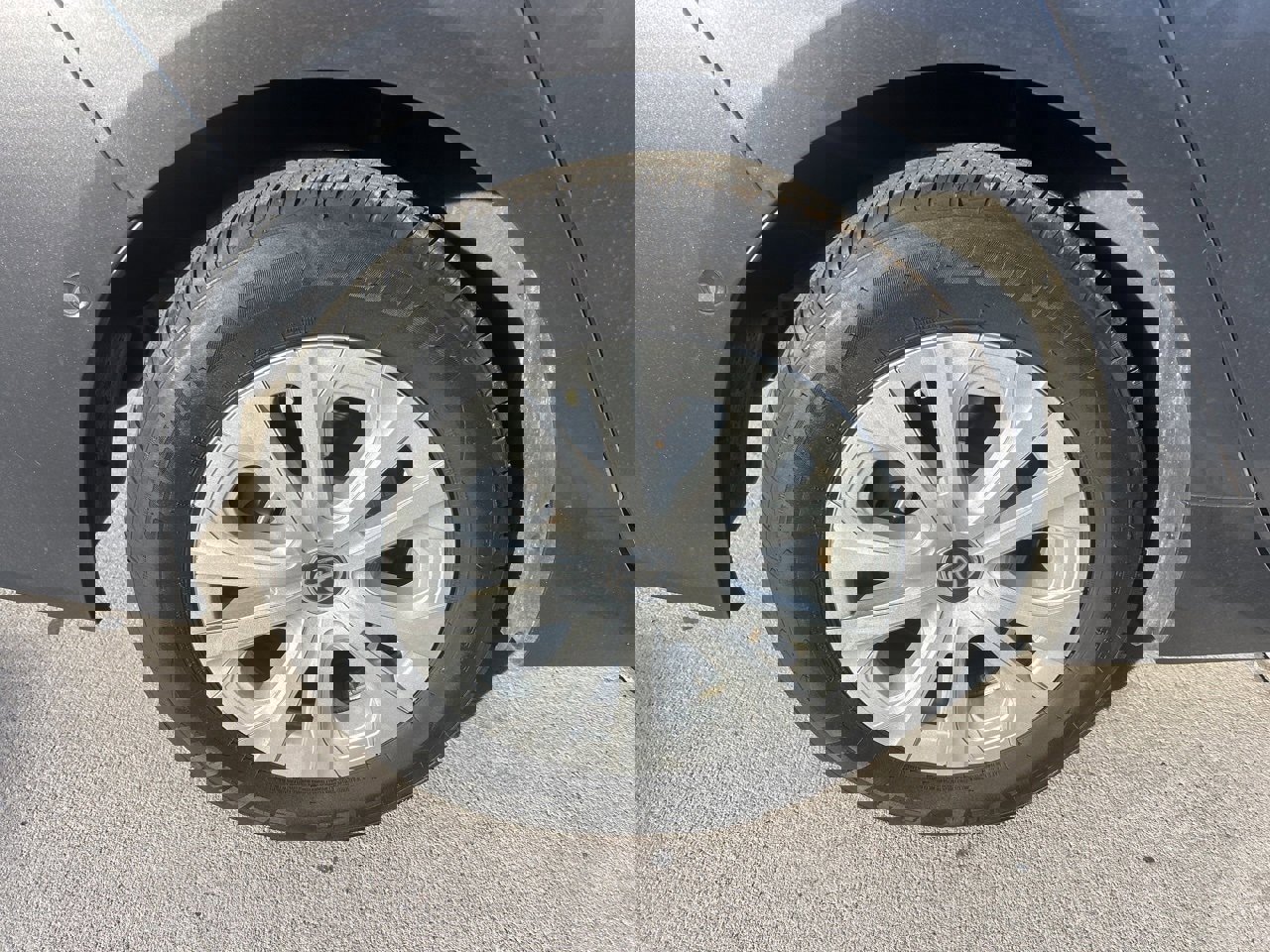 Used 2021 Toyota Prius LE image 4