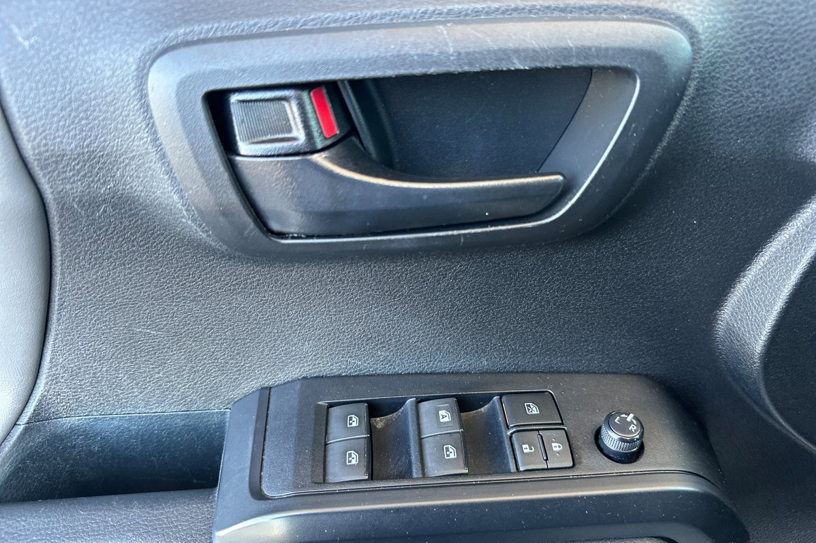 Used 2022 Toyota Tacoma SR w/ SR Convenience Package RWD image 11