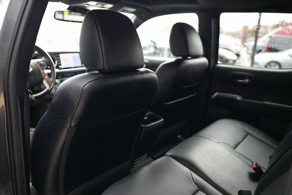 Used 2021 Toyota Tacoma Limited image 41