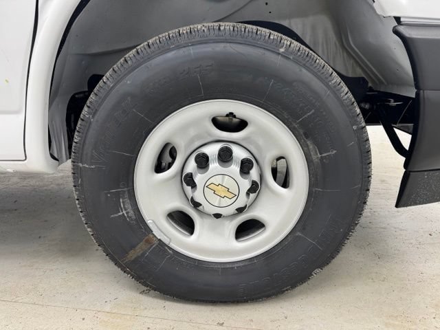New 2026 Chevrolet Express 2500 w/ Driver Convenience Package RWD image 27