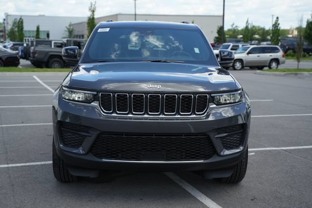 New 2026 Jeep Grand Cherokee Laredo w/ Trailer Tow Package AWD/4WD image 2
