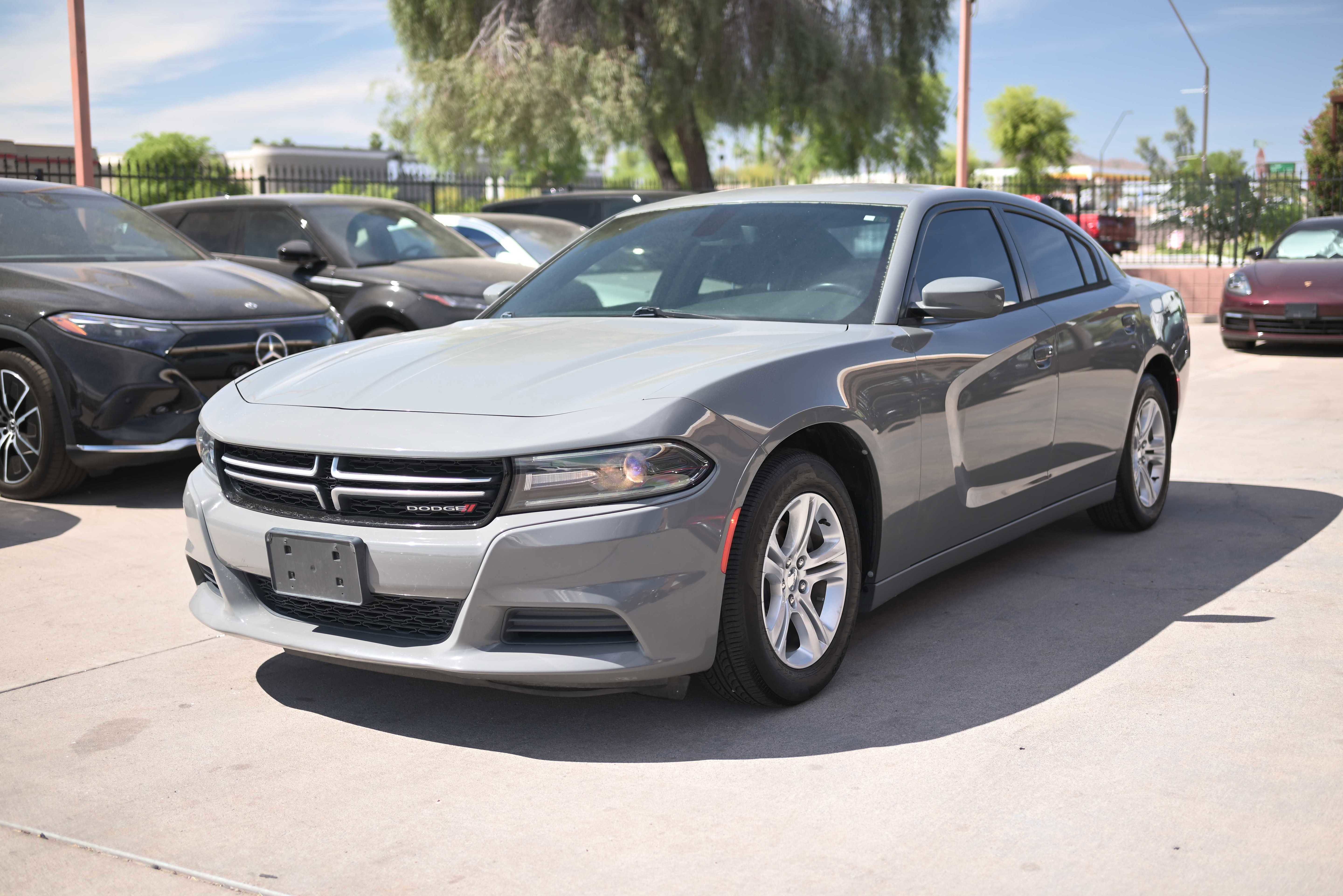 Used 2017 Dodge Charger SE image 1