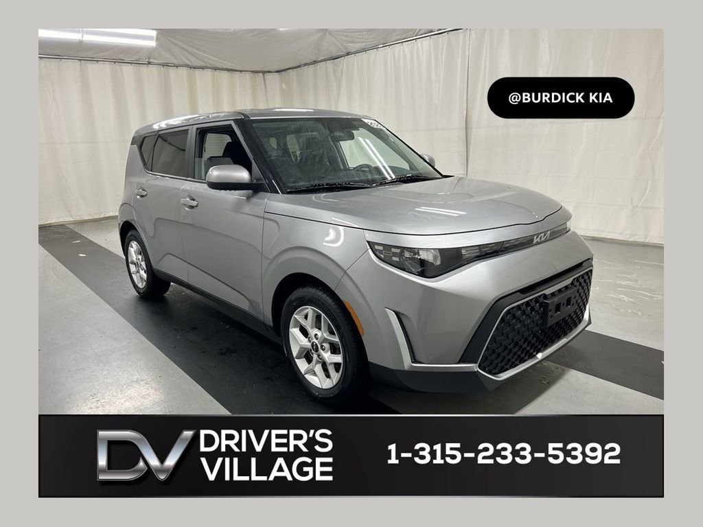 Used 2023 Kia Soul LX w/ LX Technology Package FWD image 1