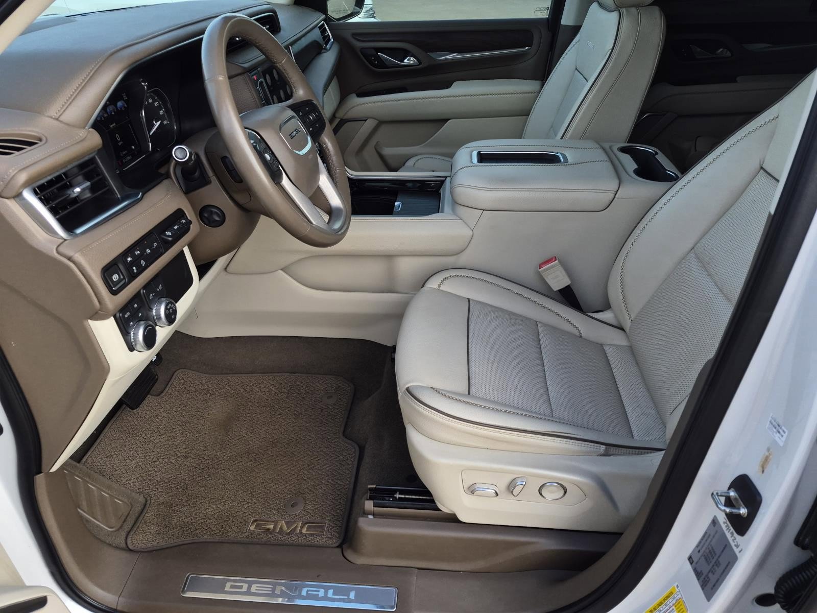 Certified 2021 GMC Yukon Denali w/ Denali Premium Package AWD/4WD image 11