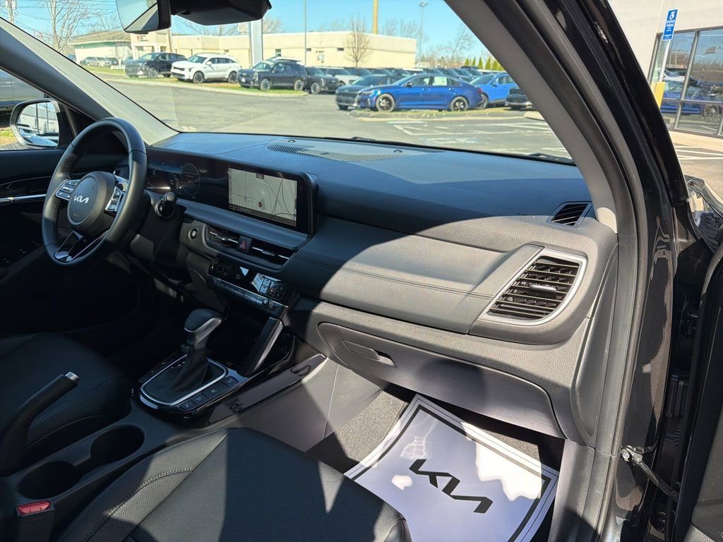 Used 2025 Kia Seltos EX w/ EX Sunroof Package image 13