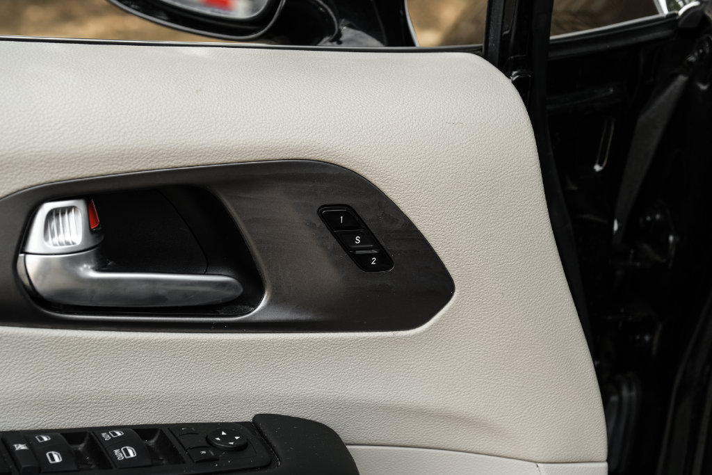 Used 2024 Chrysler Pacifica Touring-L FWD image 60