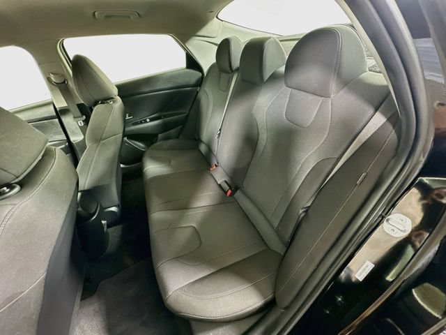 Certified 2026 Hyundai Elantra SE w/ Cargo Package FWD image 27