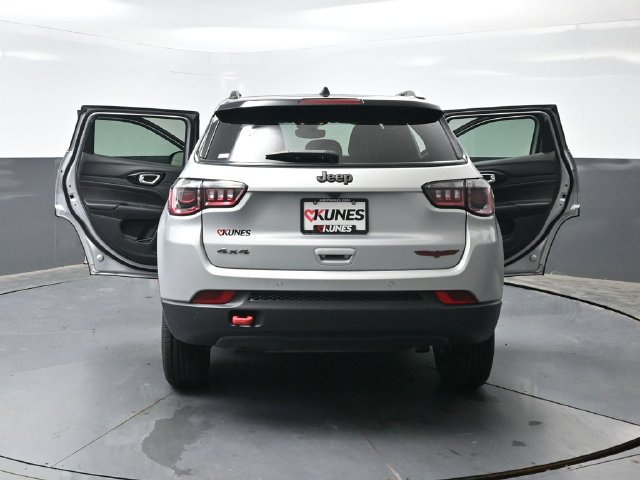 Used 2025 Jeep Compass Trailhawk AWD/4WD image 58