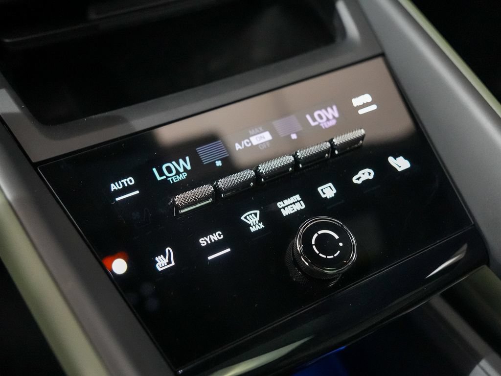 Certified 2024 Porsche Macan 4 Electric AWD/4WD image 19