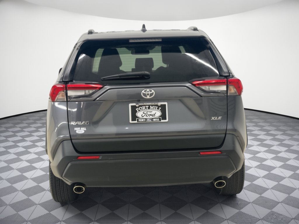 Used 2019 Toyota RAV4 XLE Premium FWD image 11