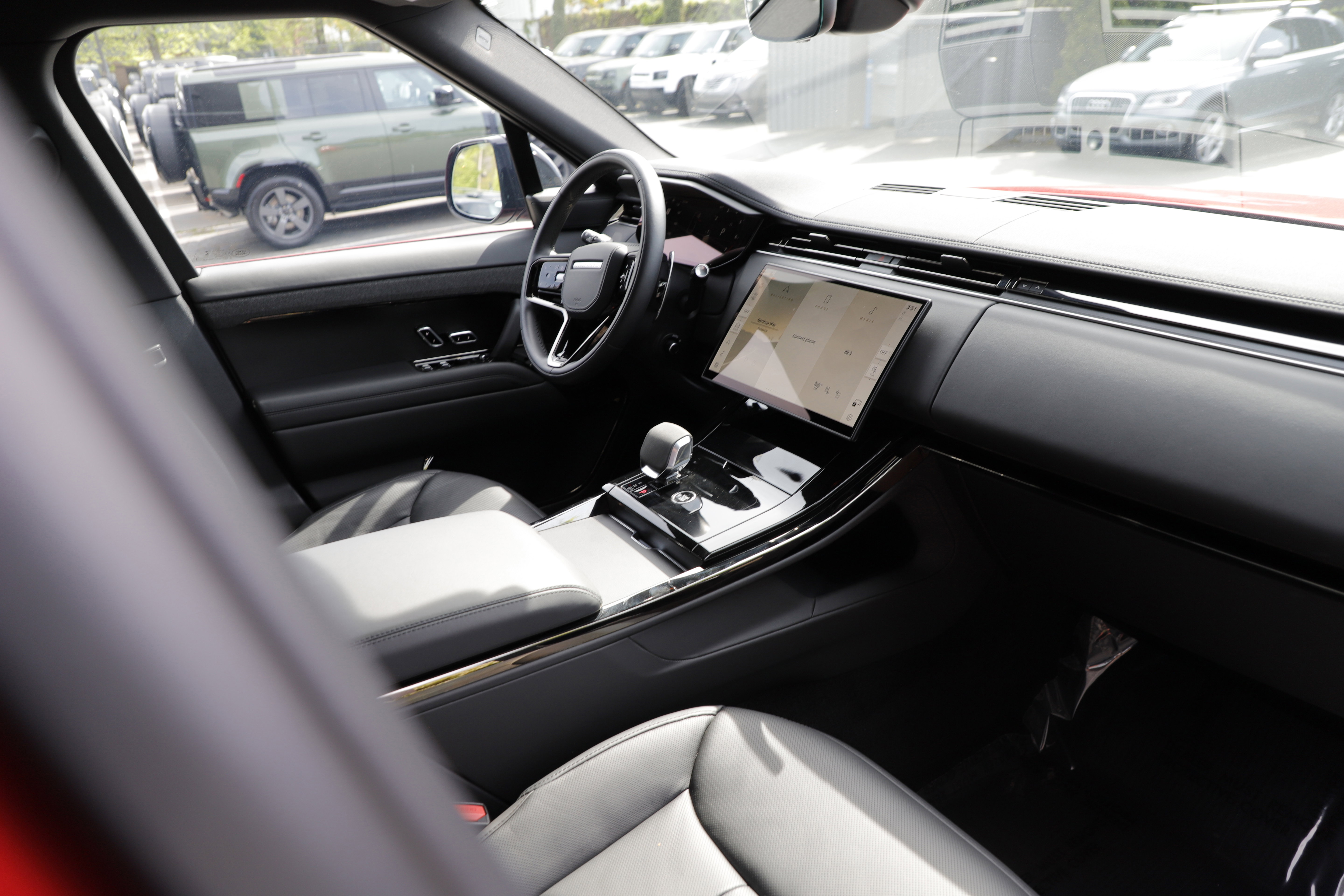Used 2024 Land Rover Range Rover Sport Dynamic SE AWD/4WD image 9