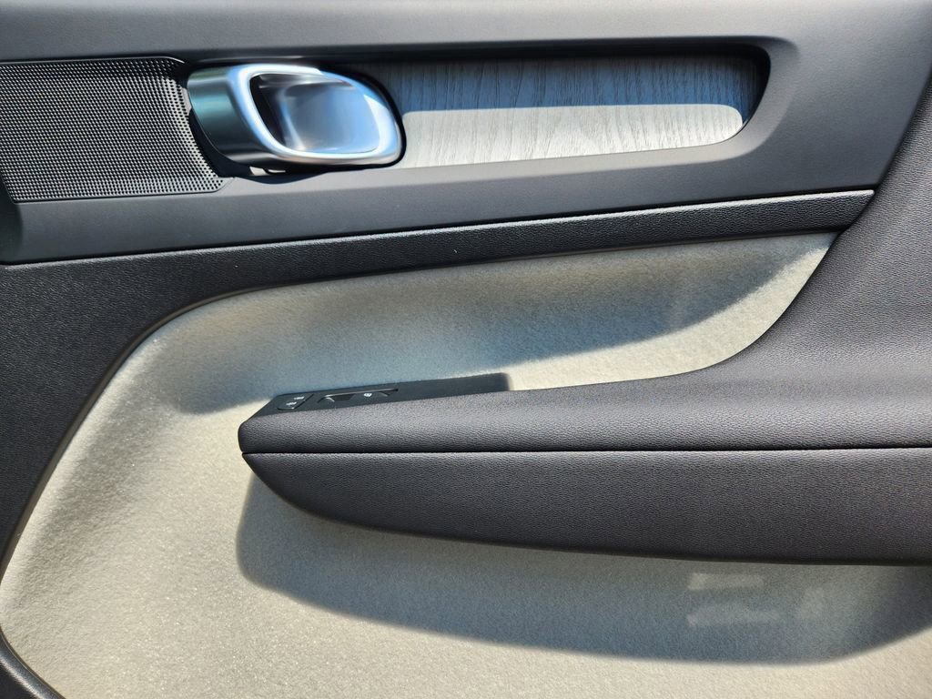 New 2026 Volvo XC40 B5 Plus w/ Protection Package Premier image 21