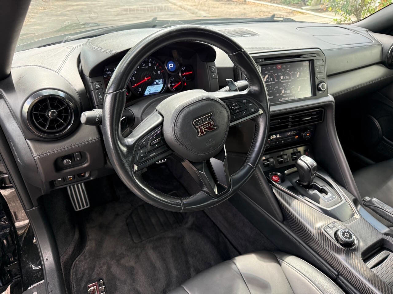 Used 2018 Nissan GT-R Premium w/ Premium Interior Package AWD/4WD image 13