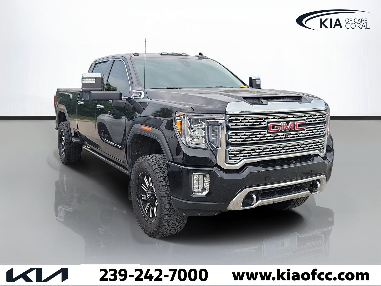 Used 2023 GMC Sierra 2500 Denali w/ Denali Black Diamond Edition AWD/4WD image 1