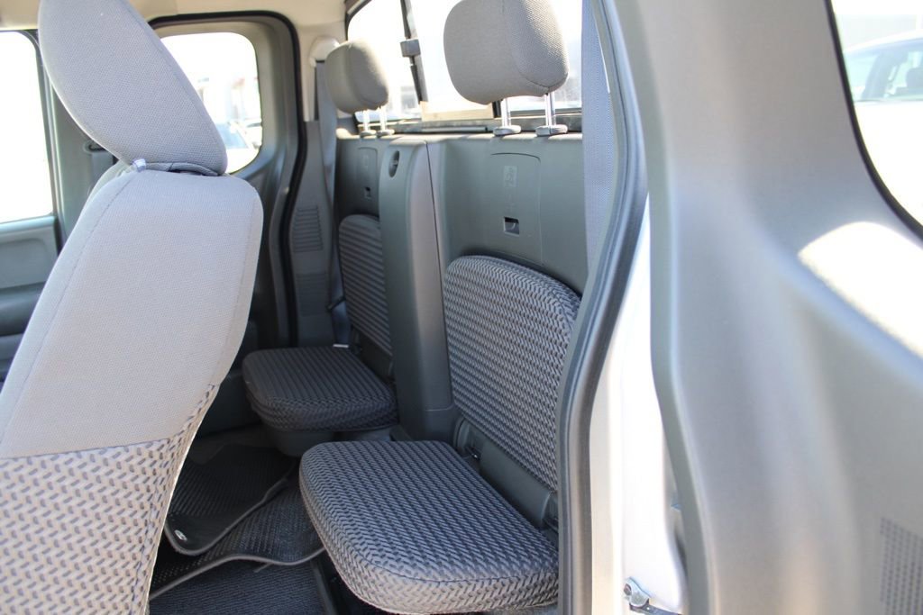 Used 2017 Nissan Frontier SV image 16