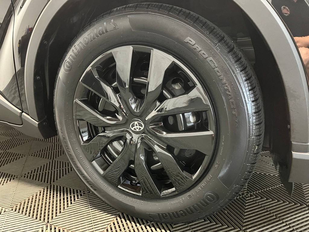 Used 2020 Toyota C-HR LE FWD image 3