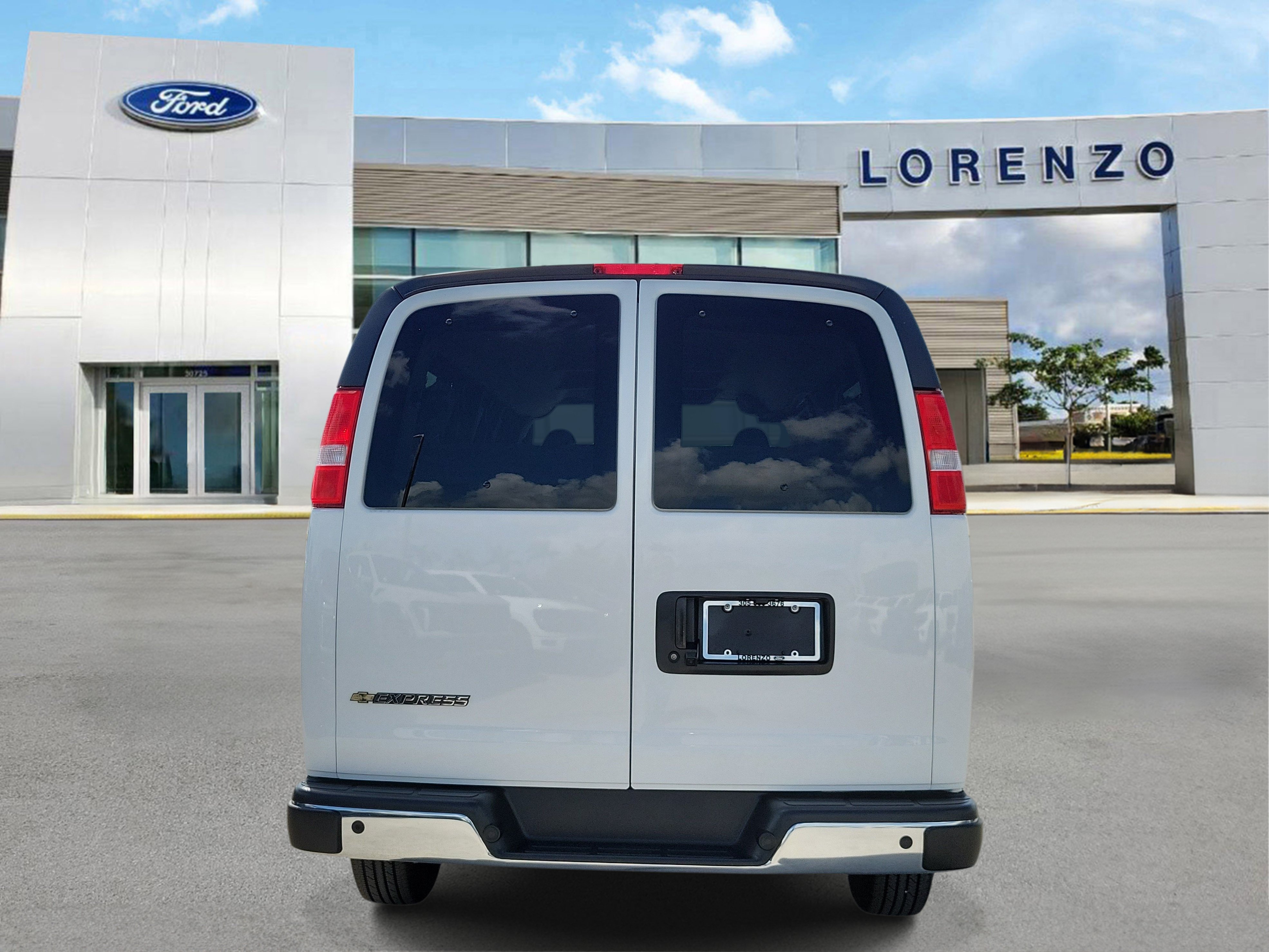 Used 2025 Chevrolet Express 3500 LT w/ LT Preferred Equipment Group RWD image 6