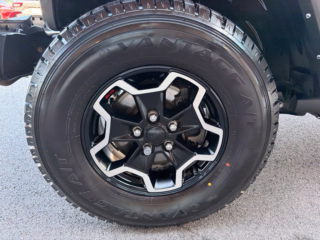 Used 2022 Jeep Gladiator Rubicon w/ LED Lighting Group AWD/4WD image 33