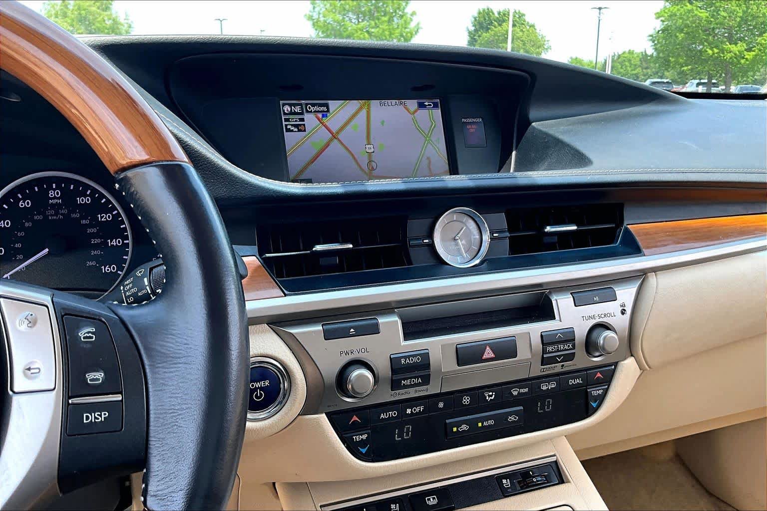 Used 2015 Lexus ES 300h w/ Navigation System Package FWD image 6