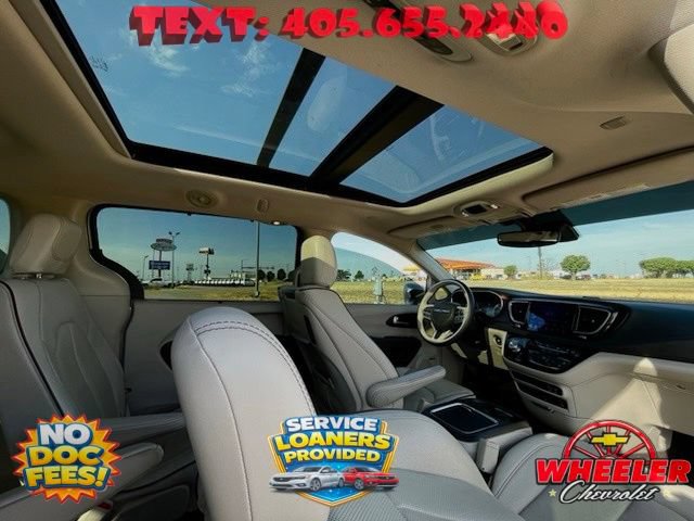 Used 2017 Chrysler Pacifica Limited FWD image 24
