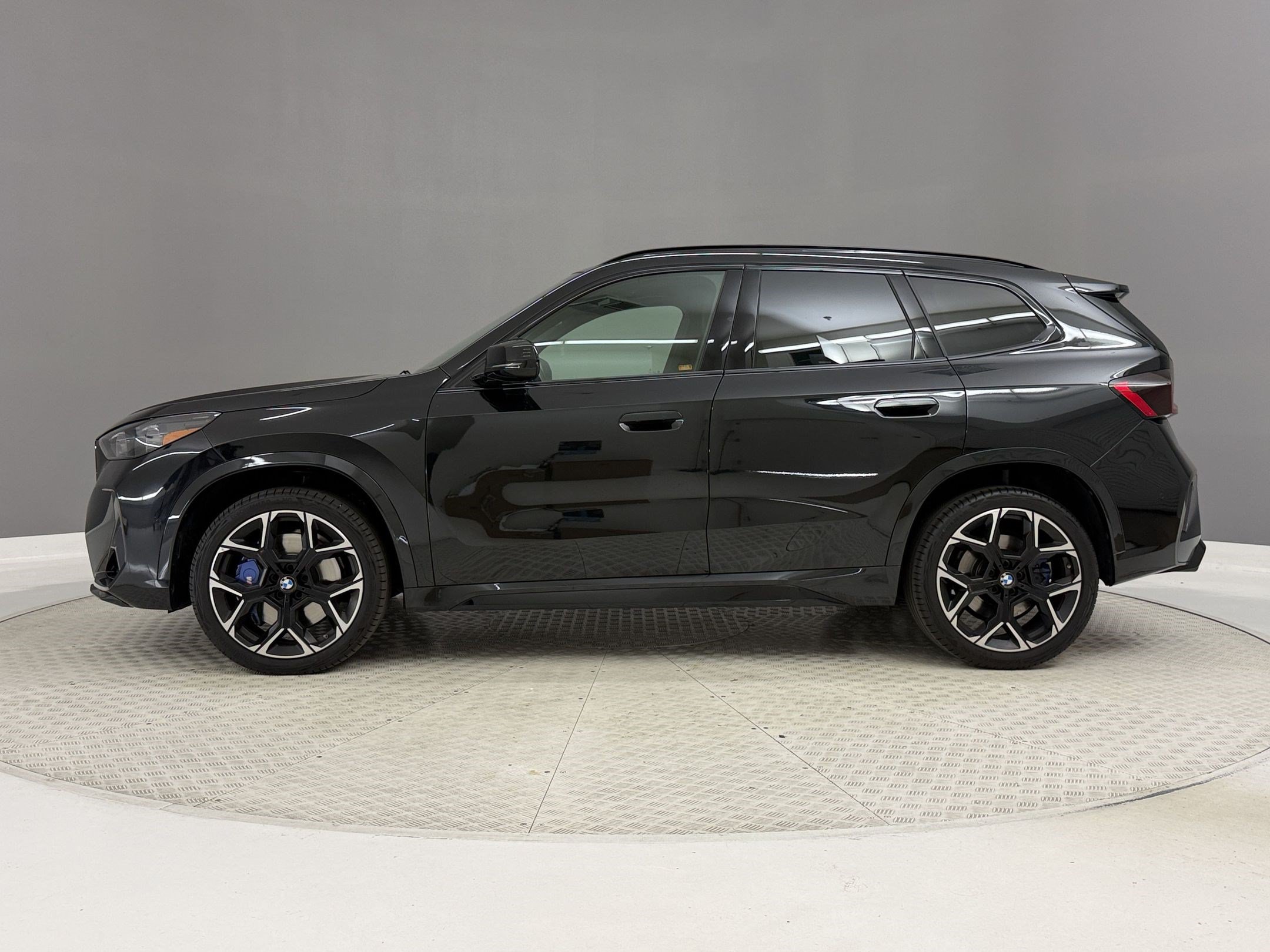 Used 2024 BMW X1 M35i w/ Shadowloine Package AWD/4WD image 2