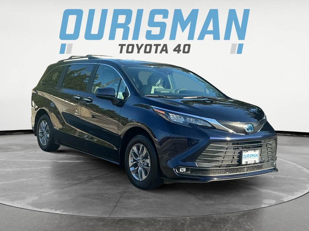 Used 2025 Toyota Sienna XLE