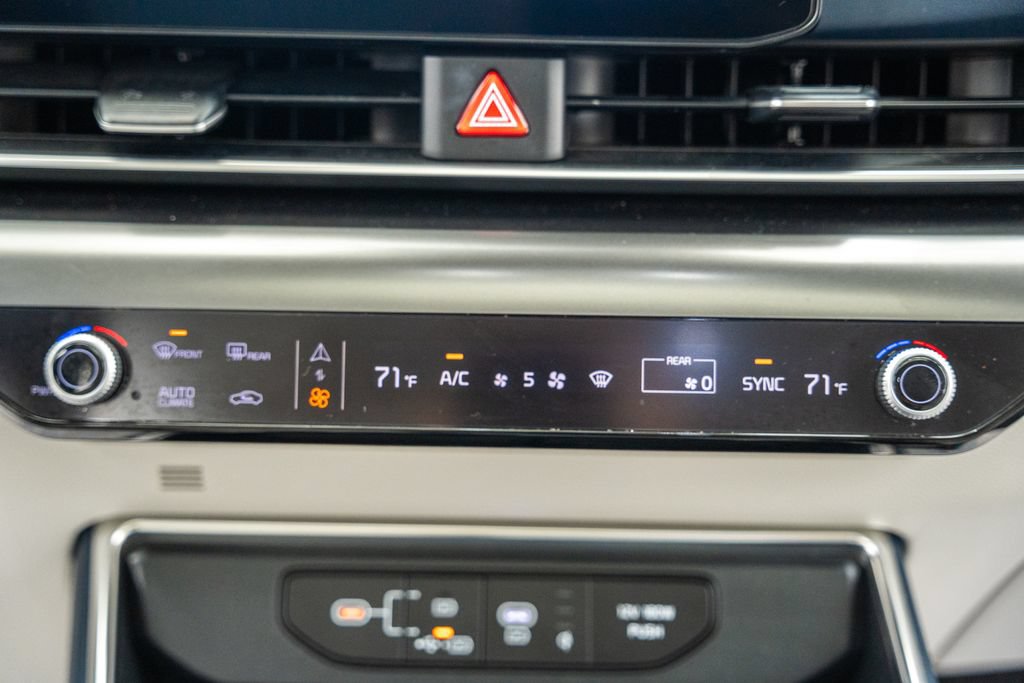 Used 2025 Kia Carnival SX FWD image 24