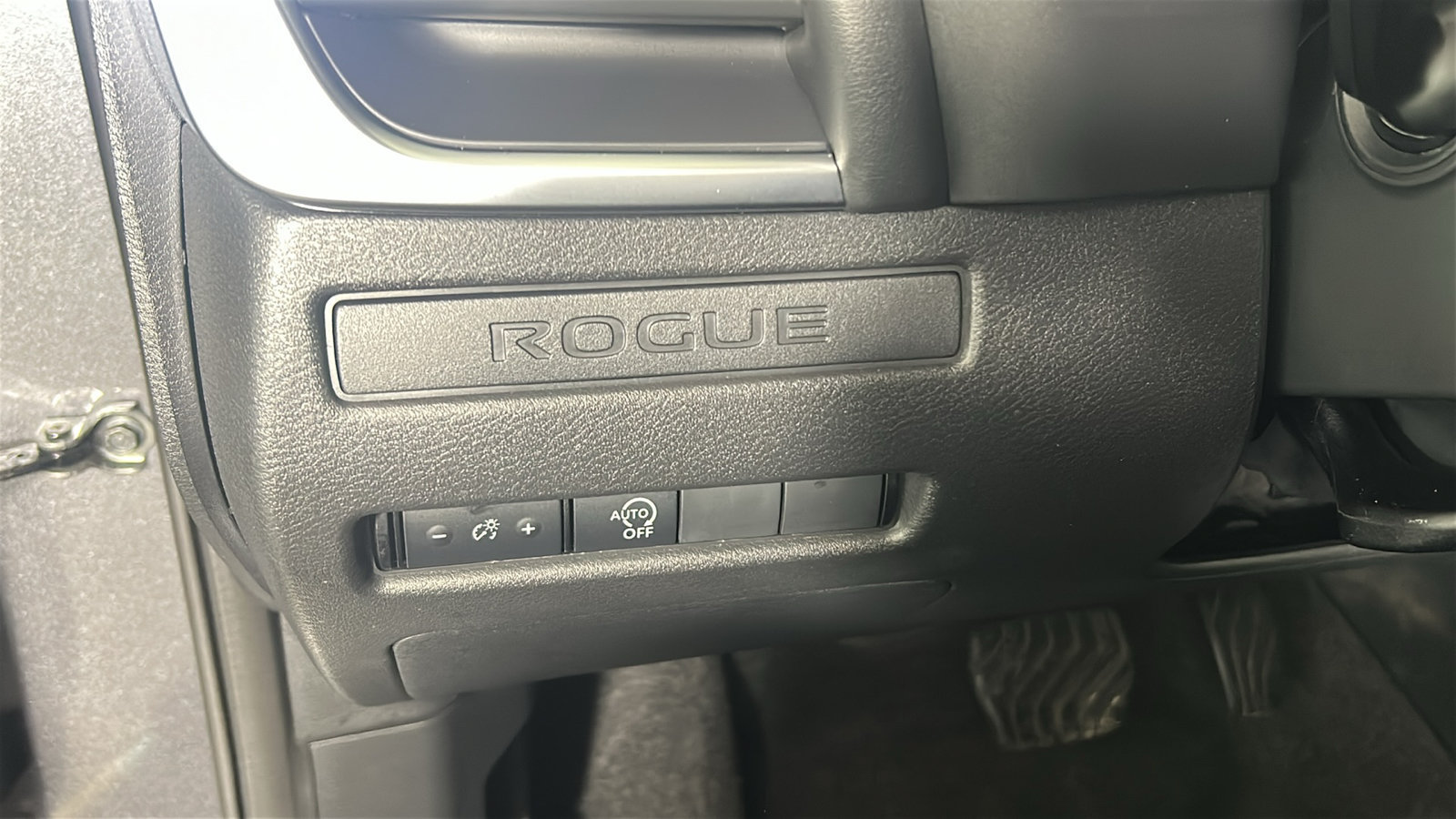 Used 2023 Nissan Rogue S AWD/4WD image 24