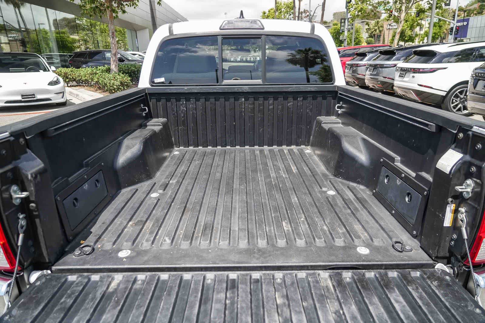 Used 2017 Toyota Tacoma SR5 w/ Tow Package RWD image 26