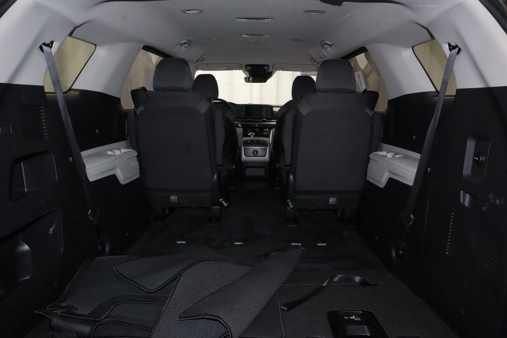 Used 2024 Kia Carnival LX image 16
