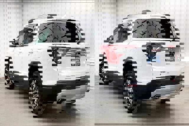 Used 2023 GMC Acadia SLE w/ Driver Convenience Package image 11