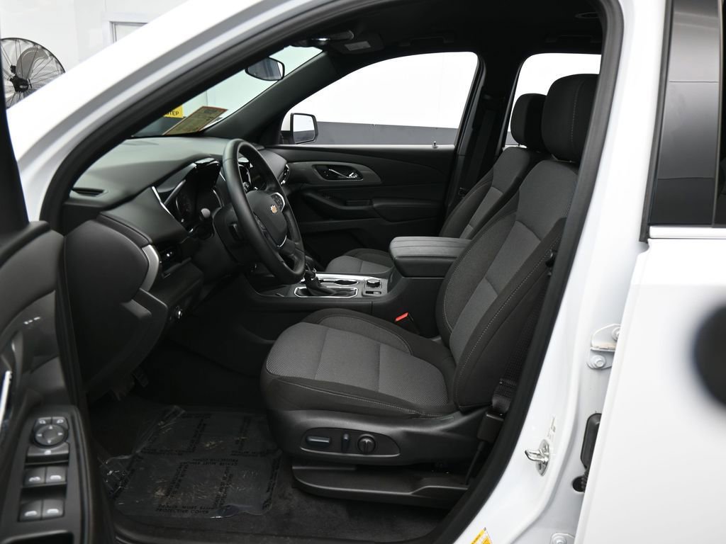 Used 2023 Chevrolet Traverse LT image 11