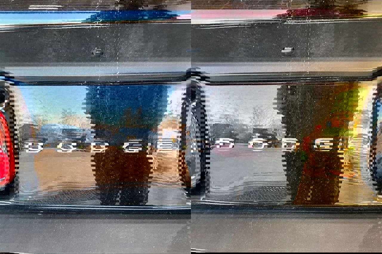 Used 2023 Dodge Challenger SXT image 9