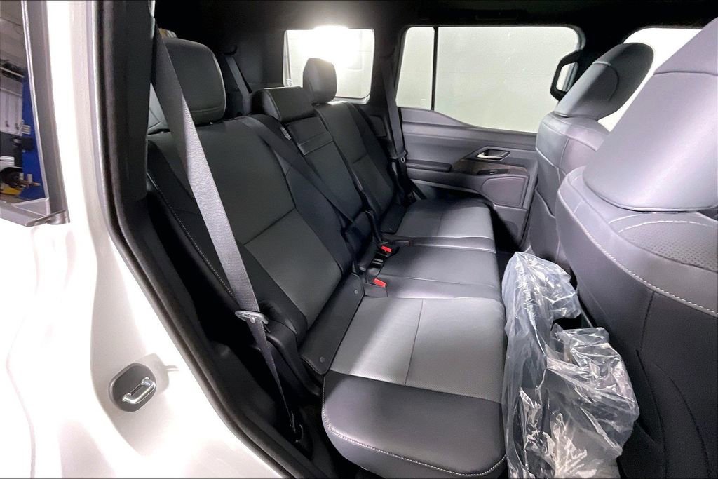Used 2025 Lexus GX 550 w/ Accessory Package (2T) image 36